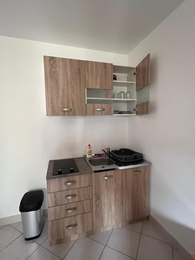 Ksenia Guesthouse Apartments And Studios Budva Exterior foto