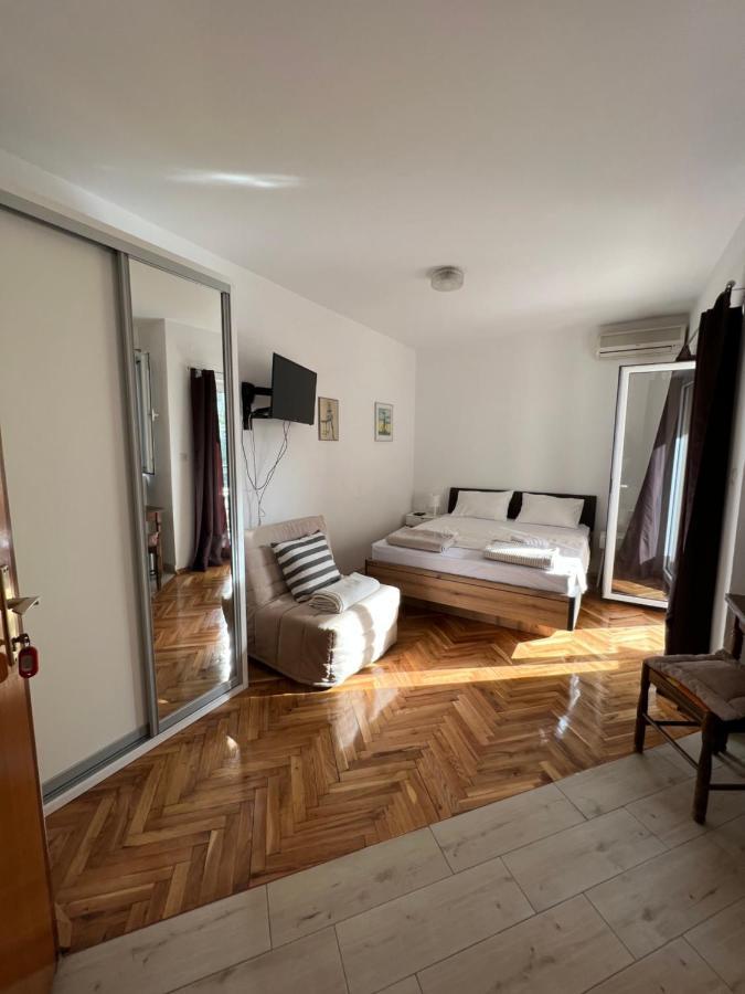 Ksenia Guesthouse Apartments And Studios Budva Exterior foto